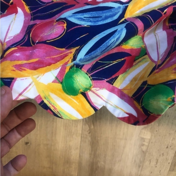 Crown and Ivy size 16 floral shorts - Picture 9 of 14